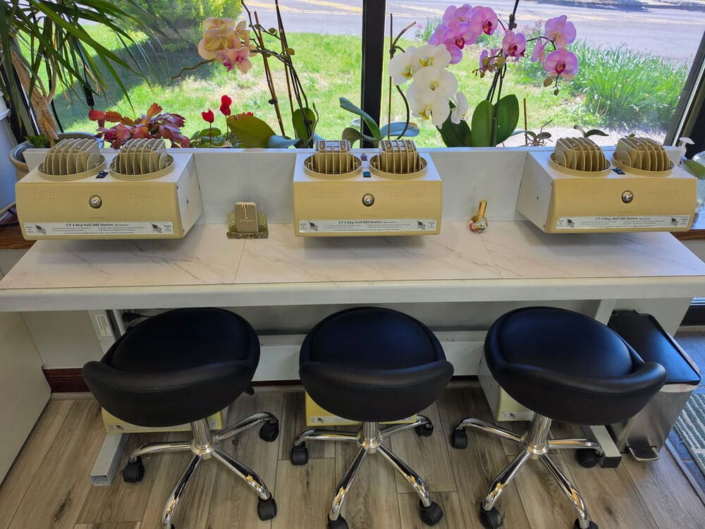 Twinkling Nails in Ambler, PA 19002