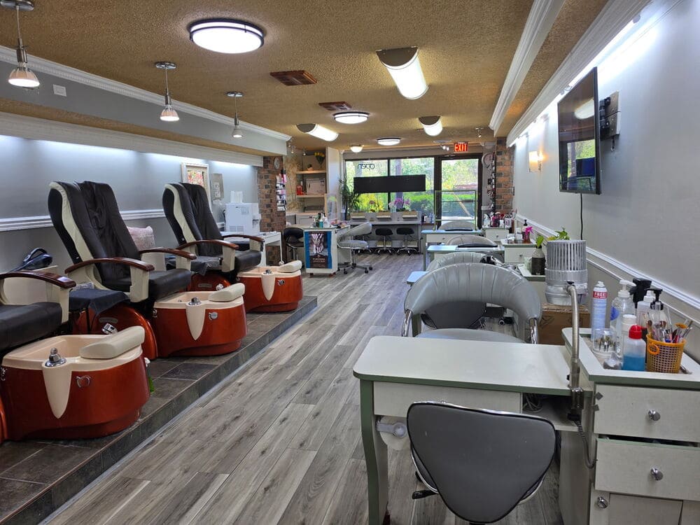Twinkling Nails in Ambler, PA 19002